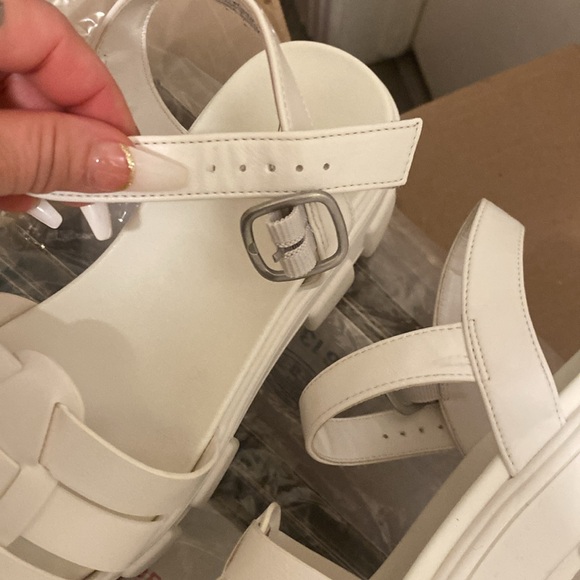 White Women’s Wild Fable Platforms - Picture 11 of 12